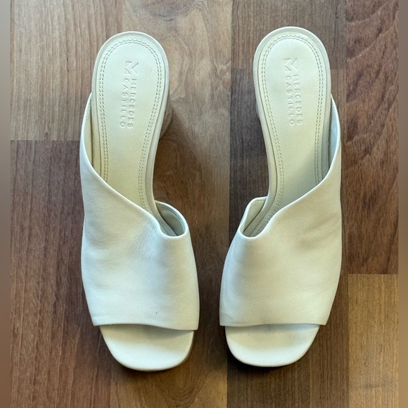 MERCEDES CASTILLO Shoes - New leather Mercedes Castillo pumps size 9.5